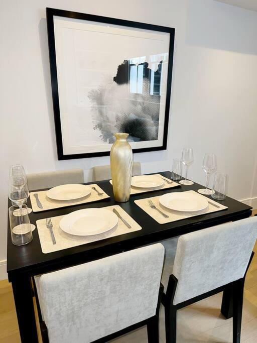 דירות לונדון Londwell, Luxe And Leaves, Chelsea Flat With Private Garden מראה חיצוני תמונה
